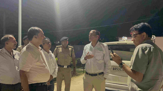 DM के औचक निरीक्षण में खुली स्वास्थ्य व्यवस्था की पोल, बंद मिला बड़हिया CHC